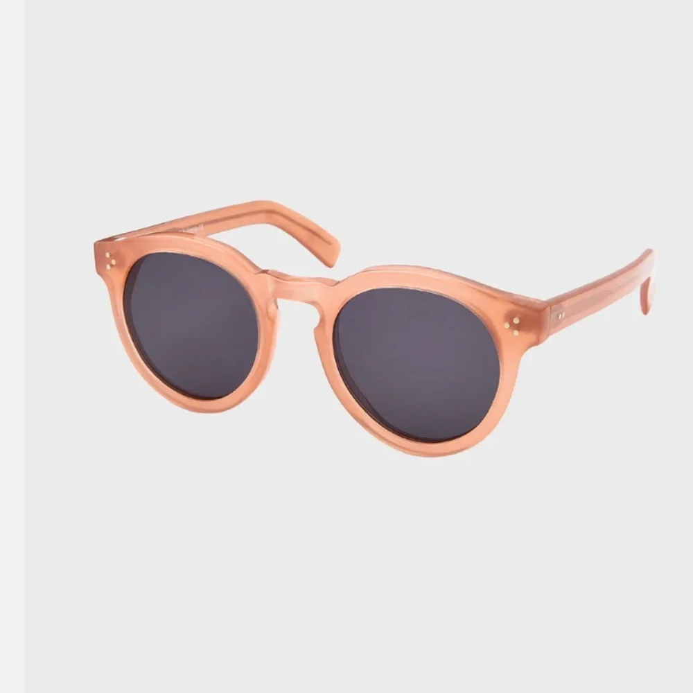 Illesteva Peach Round Sunglasses with Dark Lenses
